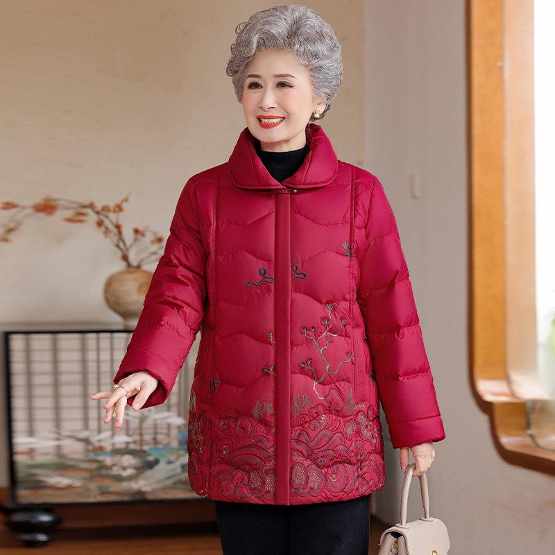 

Mom s New Winter Down Jacket: Stylish Embroidered White Duck Coat for Middle-Aged & Elderly Women, Chinese-Style Grandma Outfit 4XL (135-145 jin) красный