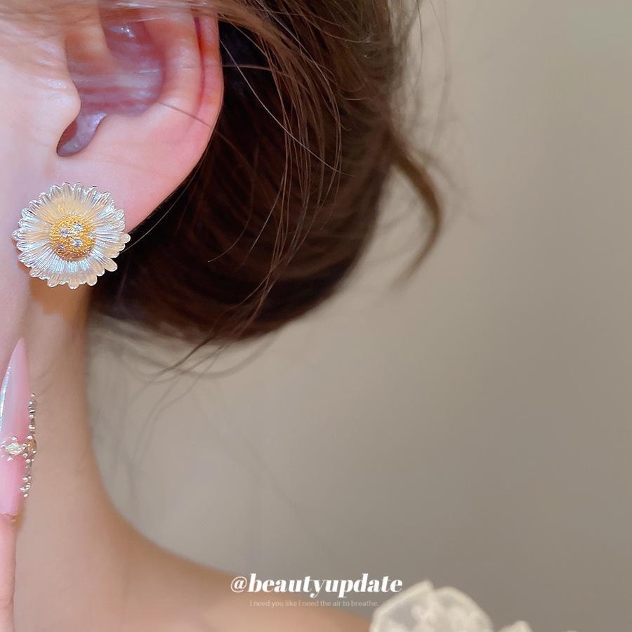 18k Gold Plated Zircon Flower Stud Earrings - Vacation Style, Personalized High-End Jewelry