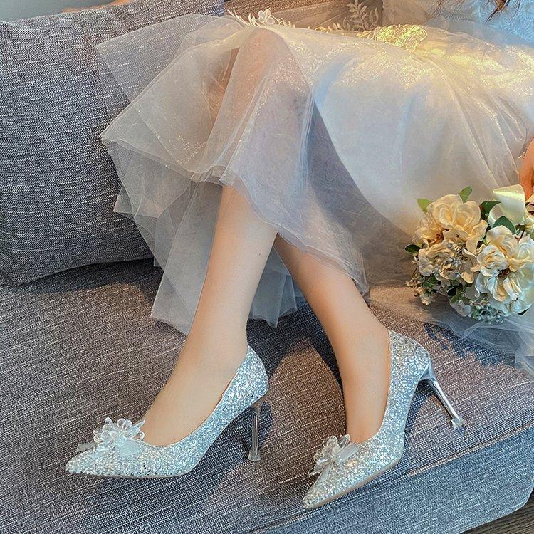 

Весенние новые туфли на высоком каблуке для свадьбы для женщин, заостренный тонкий каблук, сверкающий кристальный цветок в тон свадебному платью, женские туфли-лодочки 40