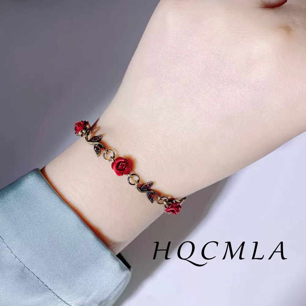 Women's Fashion Pearl and Retro Rose Lily Flower Bracelet - Elegant Jewelry Accessory