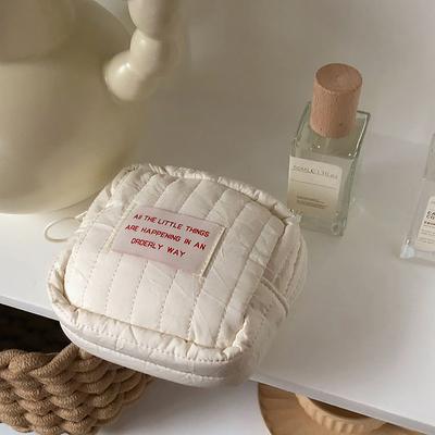 Araçlar ve Aksesuarlar – Makyaj Çantaları