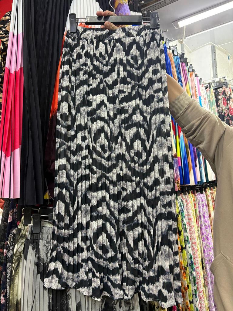 European & American Pleated Print Midi Skirt, Soft Chiffon Fabric, High Waist, Versatile Style