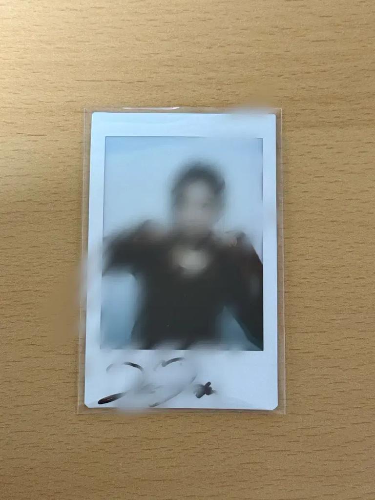 TRIPLES vv Kaede Sign Polaroid Sapole Polar