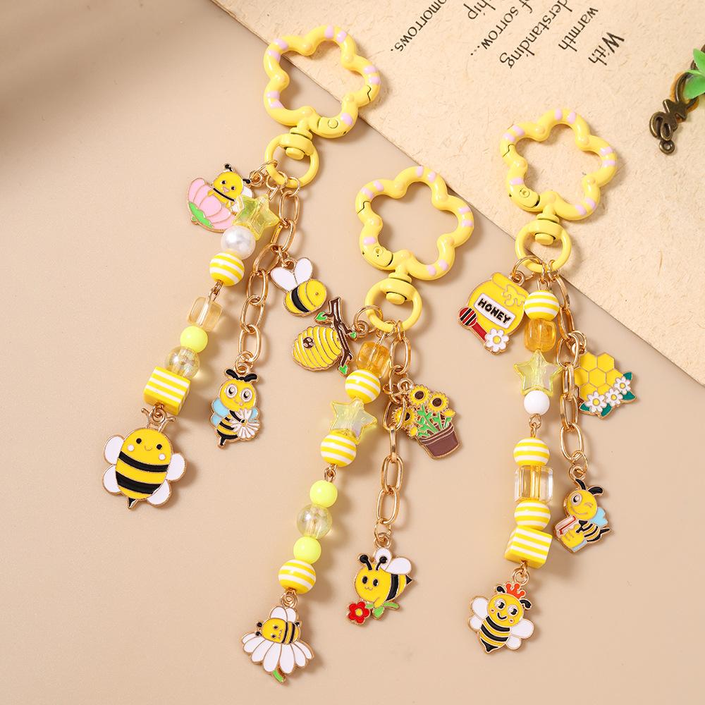 Cute Bee Flower Keychain Women Kawaii Honey Bee Enamel Charm Car Key Chain Bag Backpack Pendant Accessories Keyring Decoration