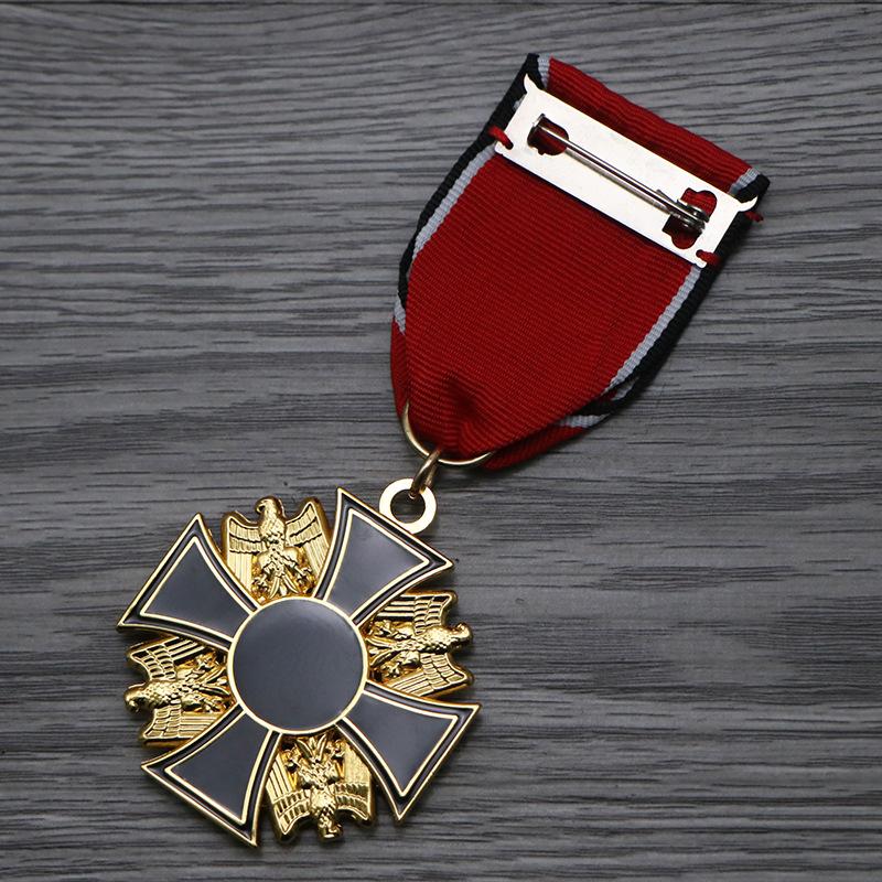 Řád Pruské orlice, filmové a televizní rekvizity, vánoční dárek, dárky do punčochy