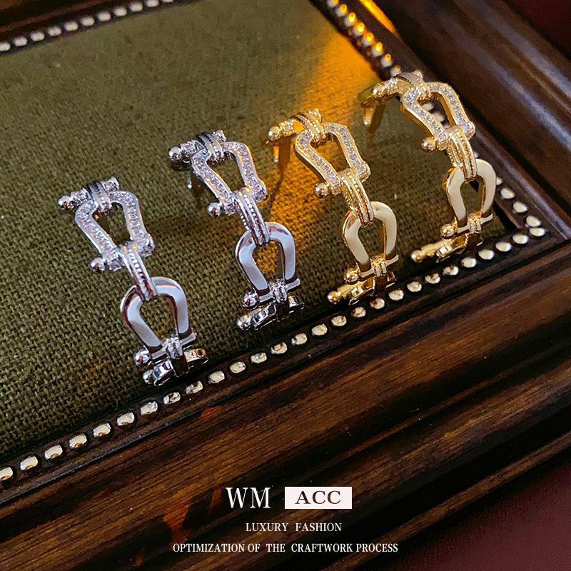 Gold-Plated Silver C-Shaped Horseshoe Buckle Earrings - Elegant Luxury Fashion for Women