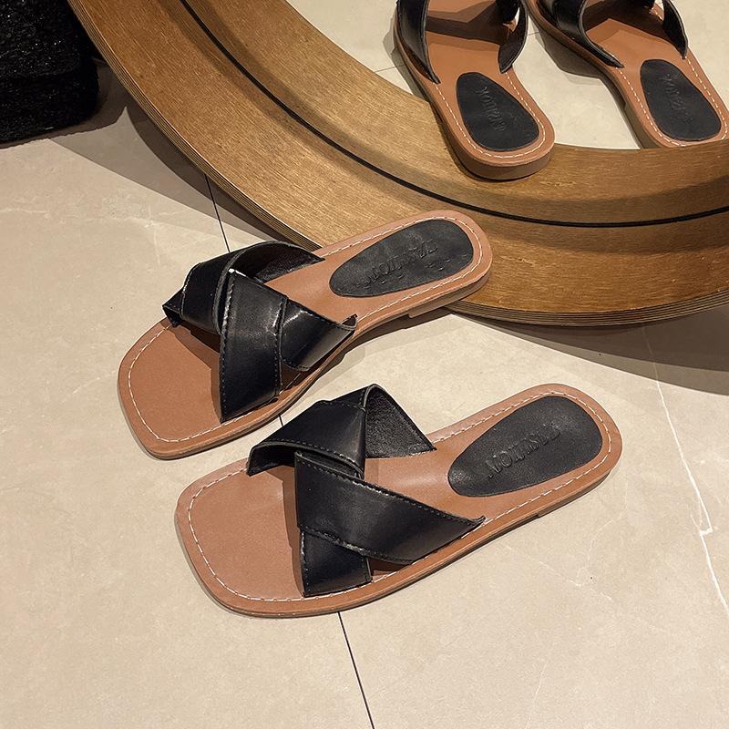 Vintage kwadratowa głowa literacki krzyż z odkrytymi kapciami na płaskiej podeszwie damskie letnie ubranie wróżka wakacje nad morzem plaża fajne kapcie