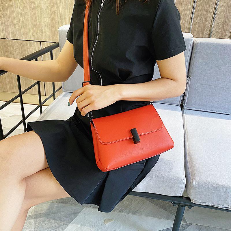 Retro Hong Kong Style Bag Women 2020 New Simple Shoulder Bag Fashion All-match Texture Messenger Female Bag Soft Leather Small Bag