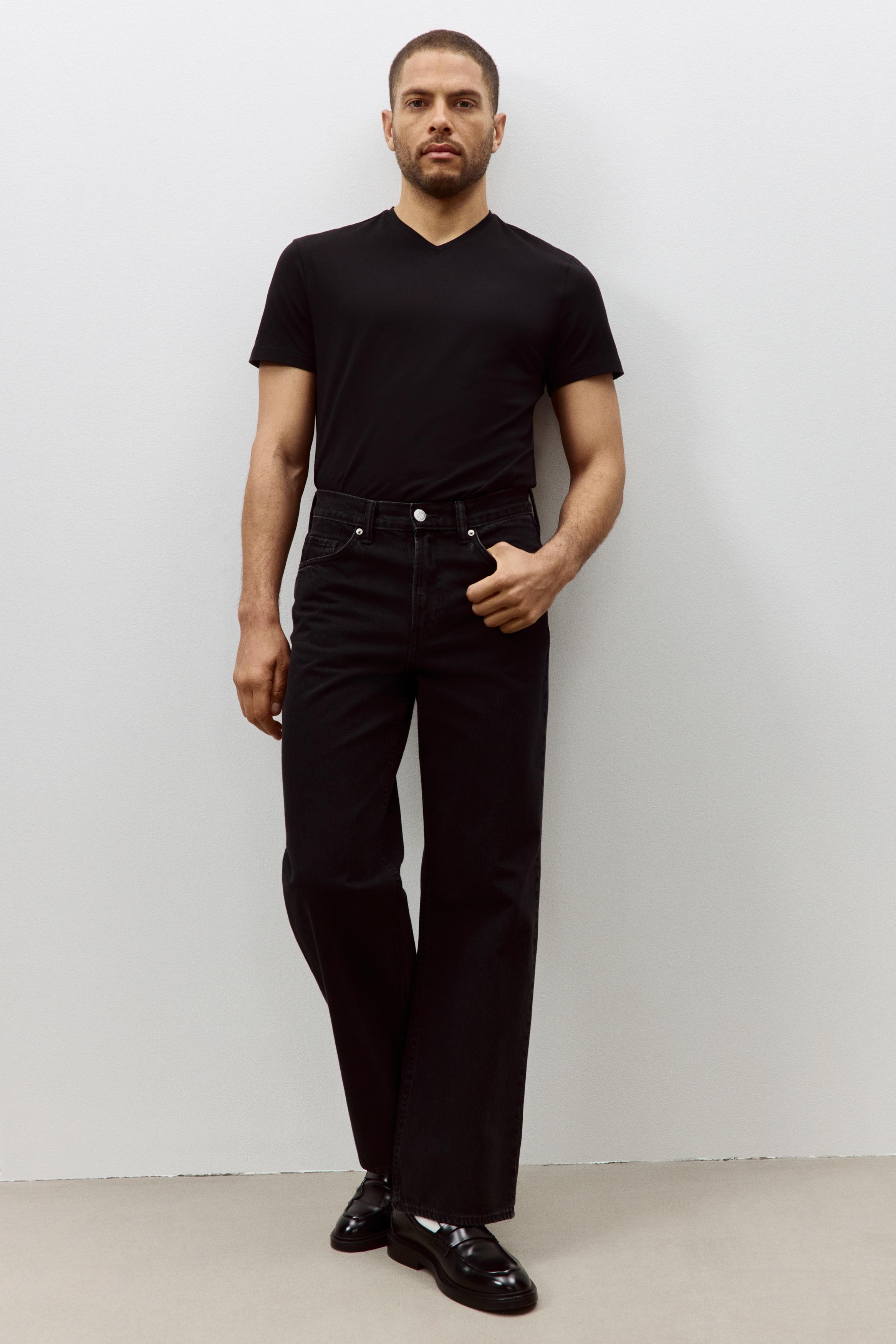 Футболка HM slim fit с V-образным вырезом, черная M