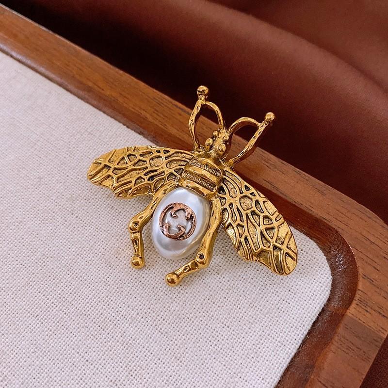 Średniowieczna Vintage Broszka z Kontrastującą Pszczołą Inkrustowana Diamentami Retro Lekki Luksus High-endowa Korsaż Wykwintne Wszechstronne Dodatki Kobiety