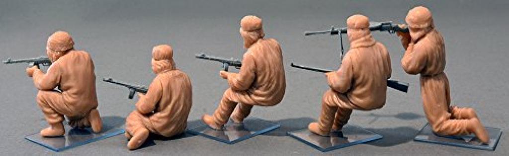 MiniArt Scale Soviet Army Assault Infantry In Winter Camouflage Uniform Plastic Model Kit MA35226 1/35 (5-Piece Set)