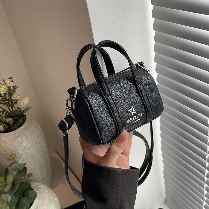 

Popular niche design bags New women s bags Summer versatile messenger bags Mini bags чёрный