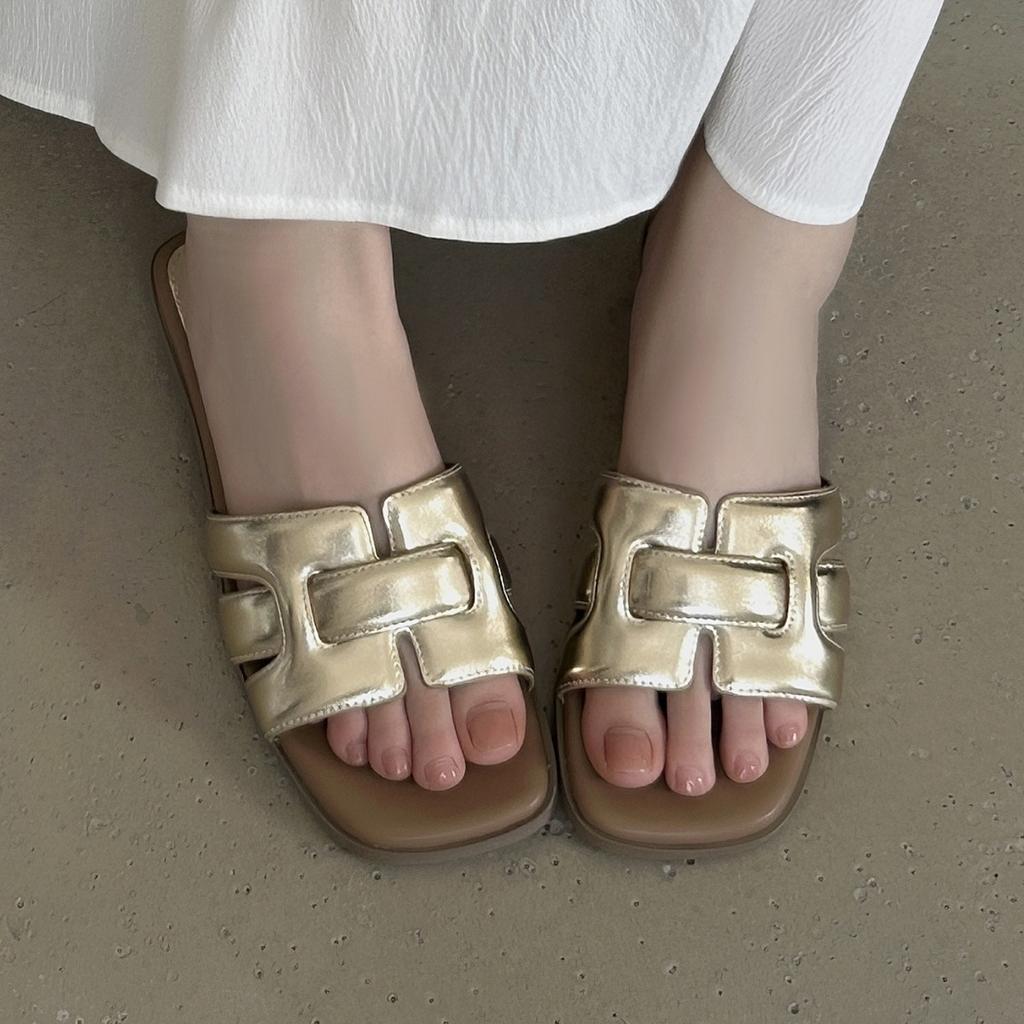Wearing open toed woven beach sandals with a single low heel for outdoor wear