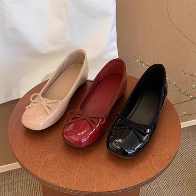 Innere Erhöhung Bogen rotes Licht Mund einzelne Schuhe Frühling 2025 neu Französisch sanftes Temperament Pendler Damenschuhe