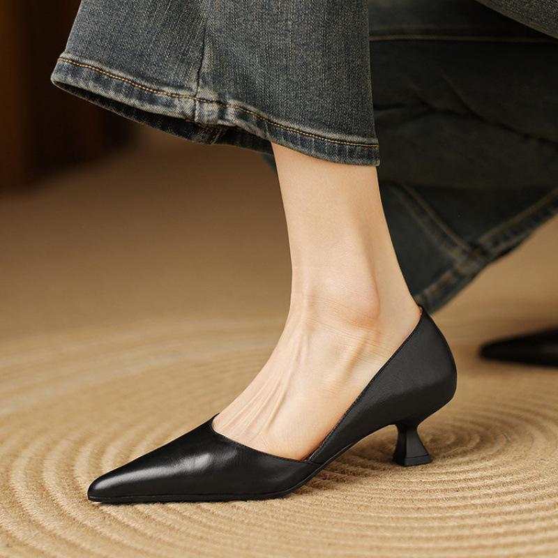 

Новые повседневные сандалии-шлепанцы на одной педали, женские летние женские сандалии с острым носком на тонком каблуке большого размера, мягкая подошва из говяжьей кожи, удобные 40 чёрный