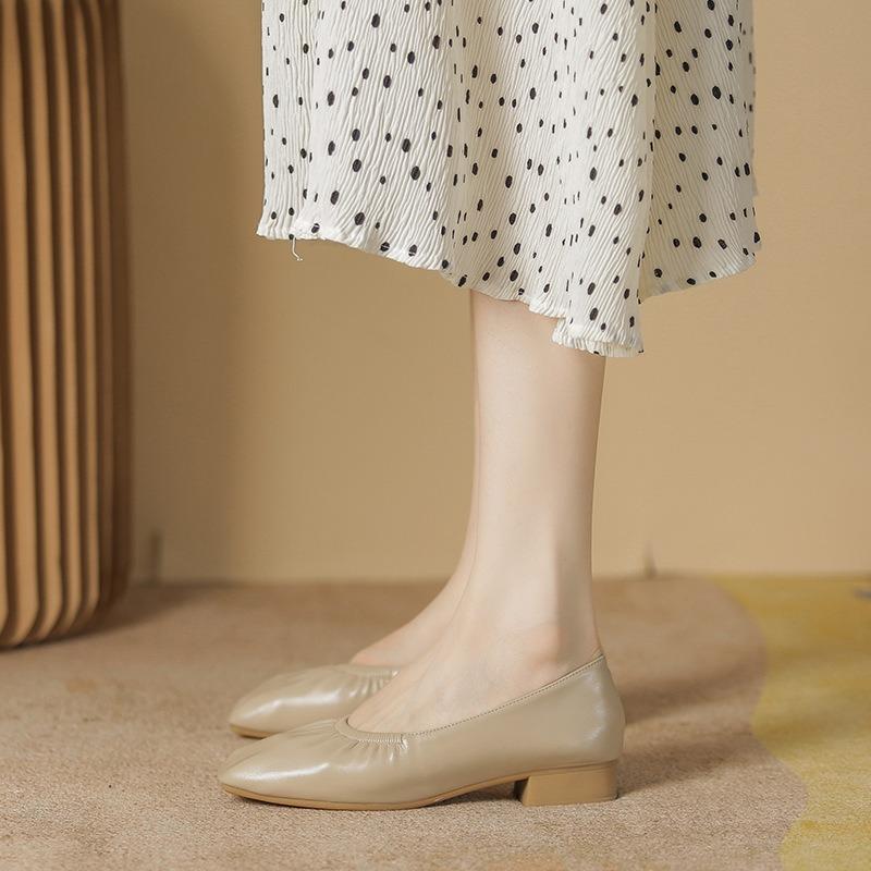 Shallow mouth square head thick heel shoes women's summer and autumn new temperament soft leather folds gentle flat shoes women