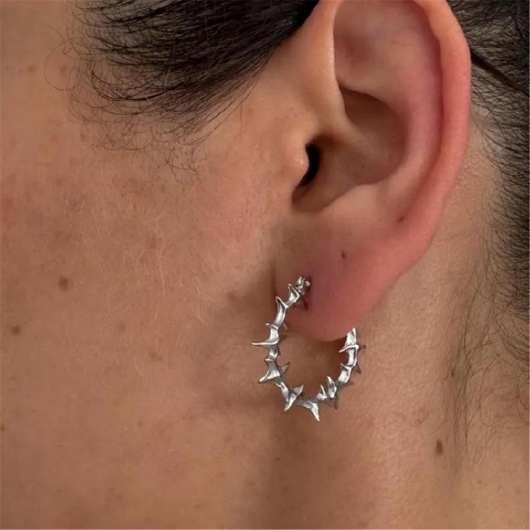 Unkonventionelle Ohrringe mit Dorn-Design Metall Bequeme Passform Modeschmuck für stilvolle Outfits