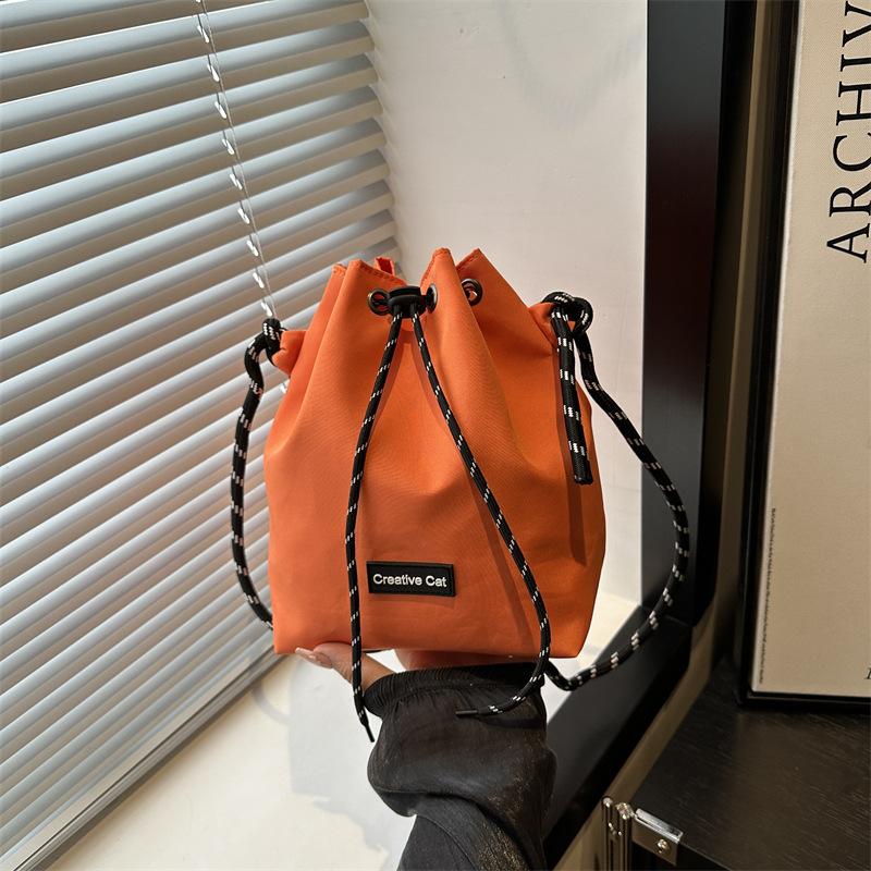 

Модная сумка-ведро женская новая большой вместимости нишевый дизайн для поездок на работу универсальная сумка на шнурке сумка через плечо сумка-мессенджер оранжевый
