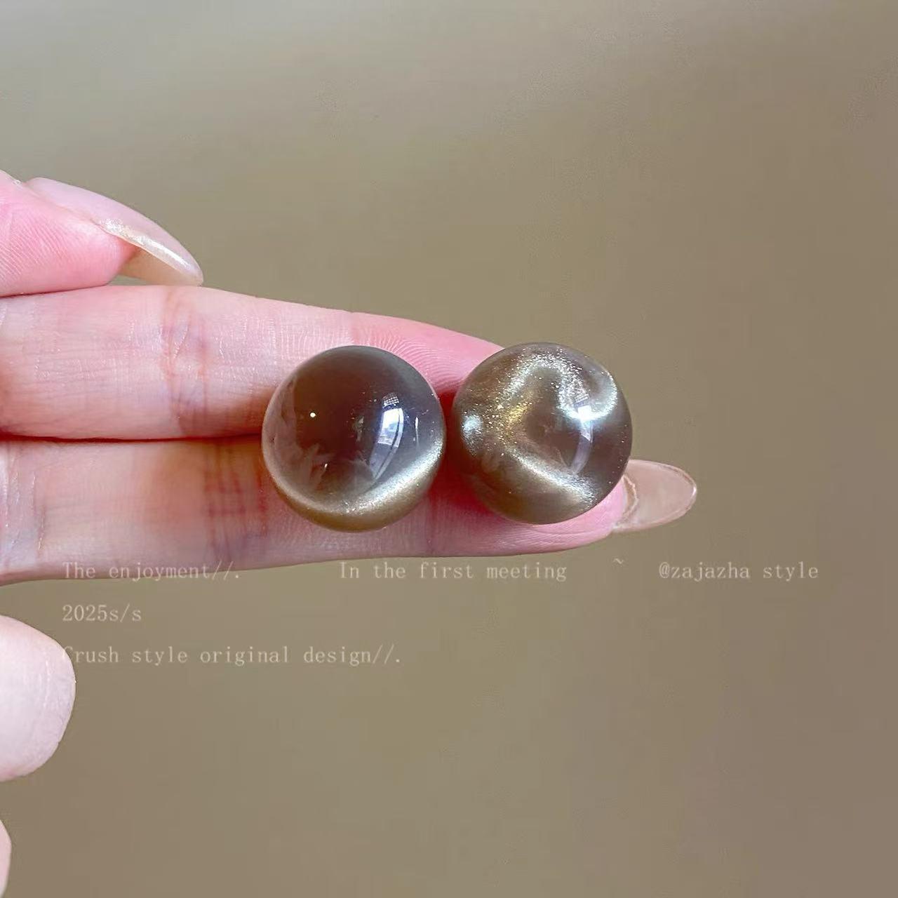 

Retro Cat-Eye Halo Stud Earrings - Y2K Style Women s High-End Fashion Jewelry