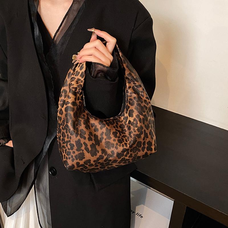Women PU Leopard Fashion Shoulder Bag Large Capacity Circular Underarm Bag Zipper Closure Fashion Carrying Bag Chic Hobo Bag KTB
