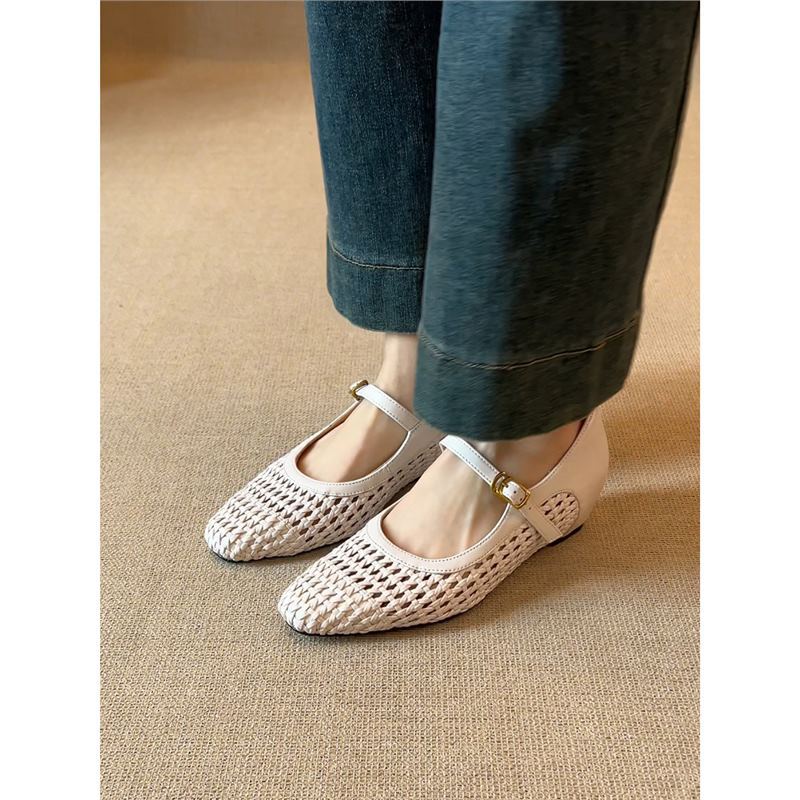 The spot model has a height increase of 5cm within 34-40 yards. Women's shoes are versatile, one-word buckle, breathable, shallow-mouth single sho