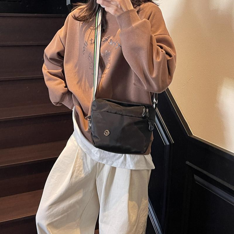 Codzienna nylonowa torba hobo crossbody dla kobiet designerskie torby na ramię 2025 lato mała pojemność tote damska podróżna torba shopper damskie portmonetki