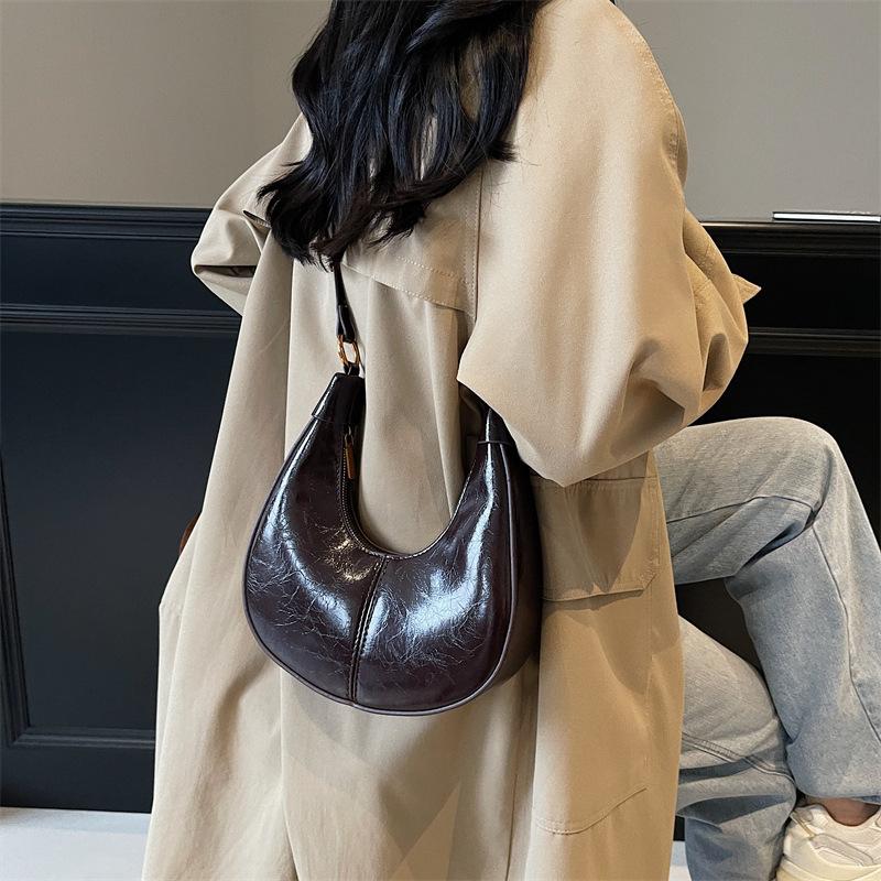 This year's popular bag women's 2025 new fashion high-end sense foreign style shoulder underarm bag retro versatile messenger bag