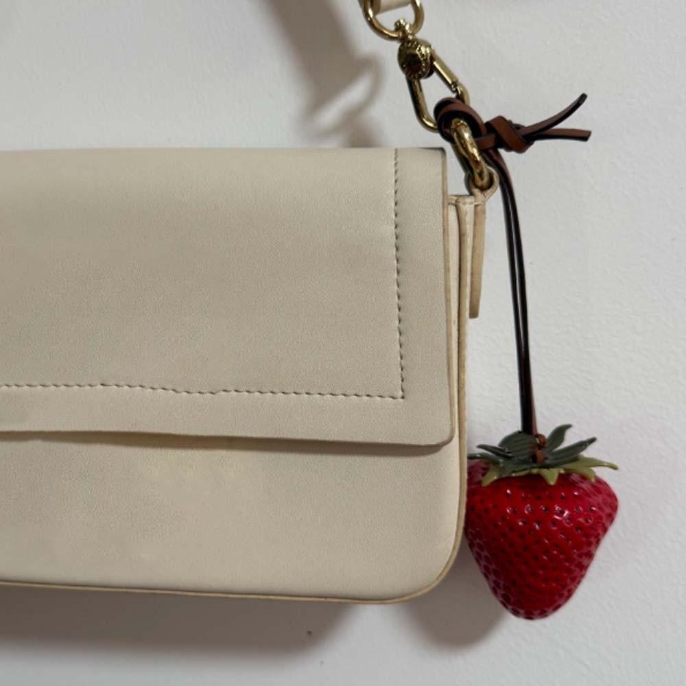 Waterproof Strawberry Key Ring Elegant Red Resin Fruit Pendant Versatile Bag Charm  Car Key