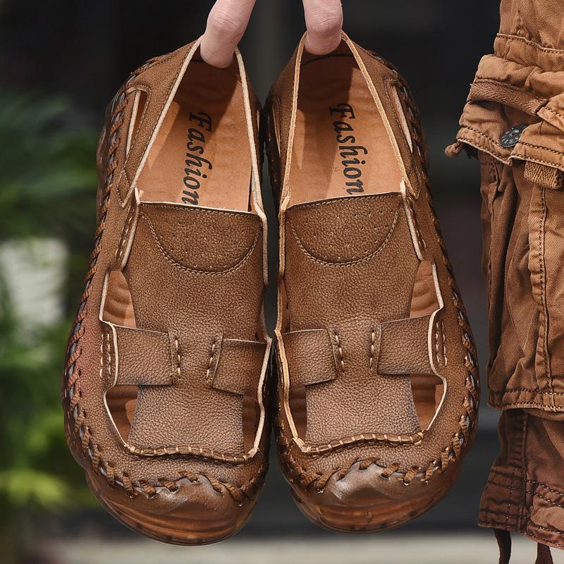 Fashion Hot Sale Summer Men's Flats Outdoor Non-slip Men Beach Shoes Handmade Leather Man Sandals Fashion Hollow Out Sneakers Slippers