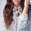 Elegante Spilla a Forma di Fiocco in Pizzo e Nastro per Donna, Nodo Pre-annodato, Jabot, Collo con Strass, Cristallo per Eventi Formali