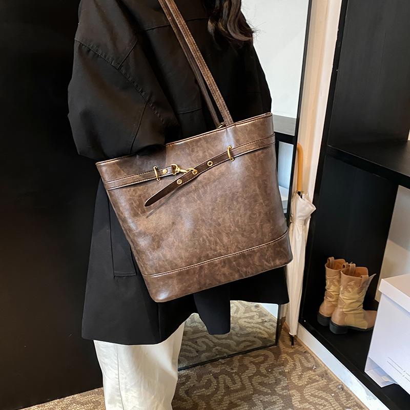 

Ретро рюкзак женский 2025 новая модная нишевая сумка-тоут для поездок, универсальная сумка через плечо большой вместимости 39*14*30