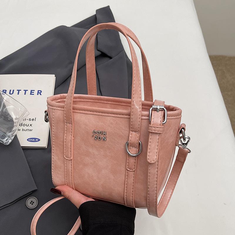 

2025 new Korean niche fashion high-end portable bucket bag simple style commuter versatile messenger women s bag