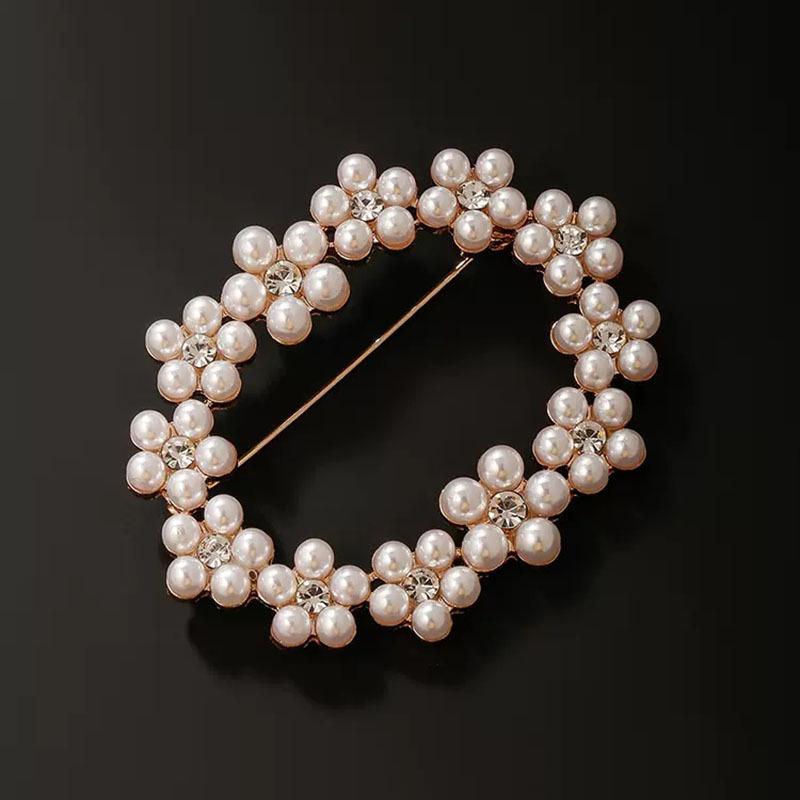 

High-End Women s Pearl Oval Wreath Brooch - Vintage Design Pin for Suit or Sweater