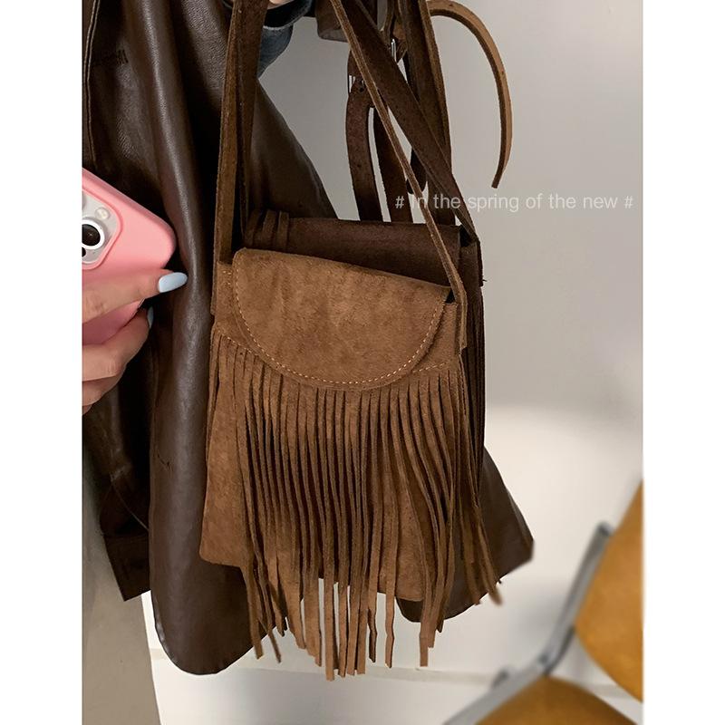 Una Borsa per Telefono di Nicchia e di Fascia Alta, Una Piccola Borsa a Spalla, Una Piccola Borsa Quadrata e Una Semplice Borsa a Tracolla Singola