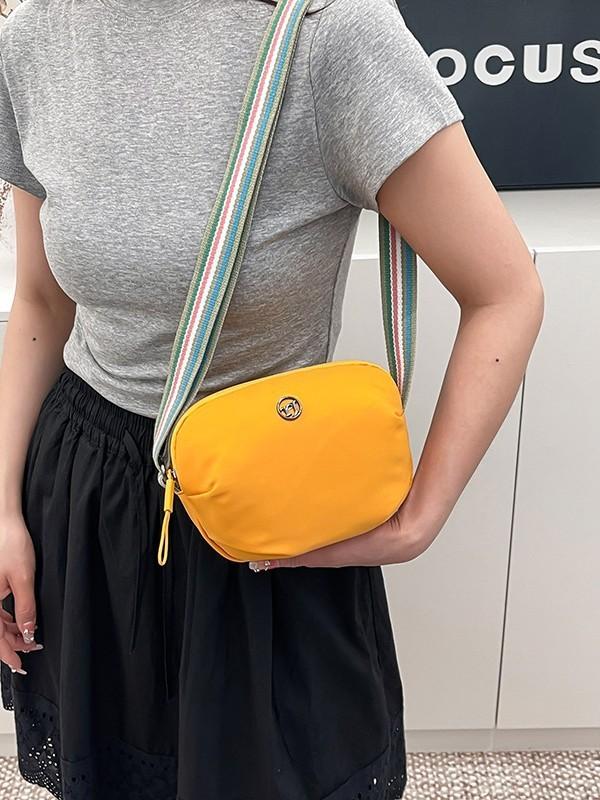 Unisex Nylon Small Crossbody Bag With Inner Phone Pocket And Lightweight Design For Summer Outings
