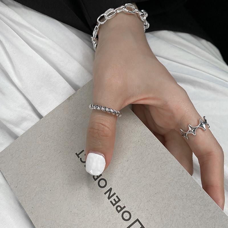 Inspired Retro Twisted Star Ring For Women Perfect For Fashionable Occasions Silver In