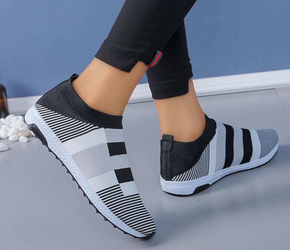 New Summer 2024 Women's shoes Round Toe Flat Vulcanized Shoes Women Breathable Casual Shoes Striped Walking Shoes Women Sneakers