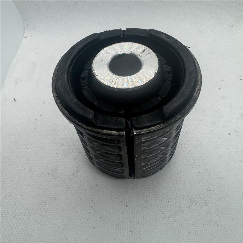 Front Lower Control Arm Bushing For Land Rover New Range Rover L460 2022-2025 LR152742 LR152741