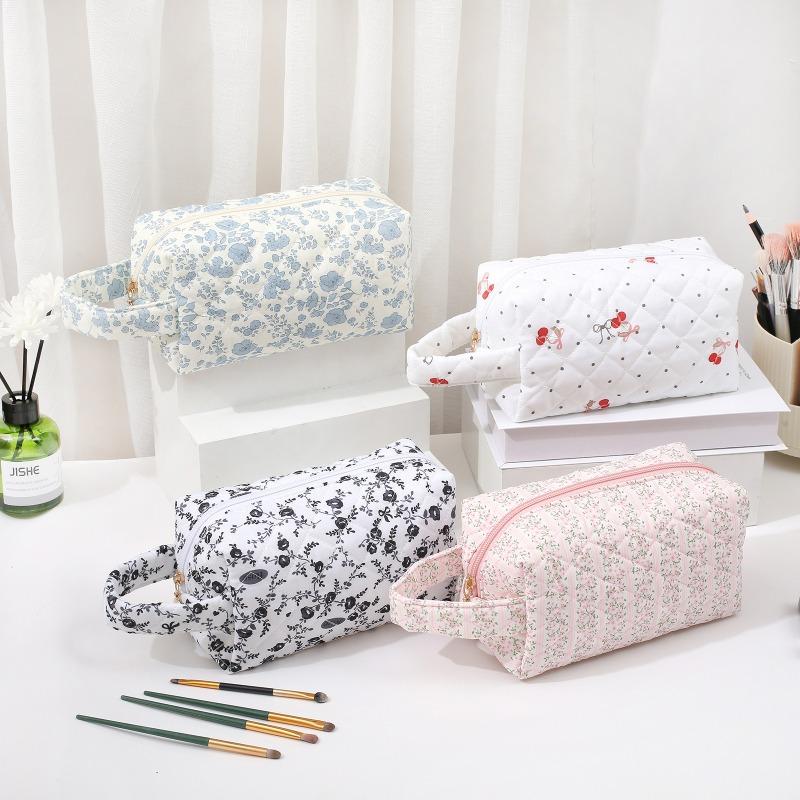 Floral Print Quilted Makeup Bag Large Capacity Cute Toiletry Pouch for Travel Ins Fashion Cosmetic Organizer for Women Girls