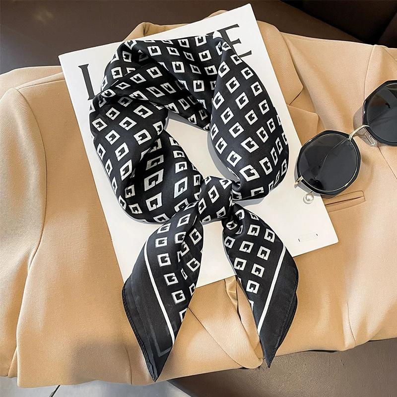 Luxury New Style Square Headscarf Women Sunscreen Beach Kerchief Popular The Four Seasons Scarves  Design 70X70CM Silk Hijab