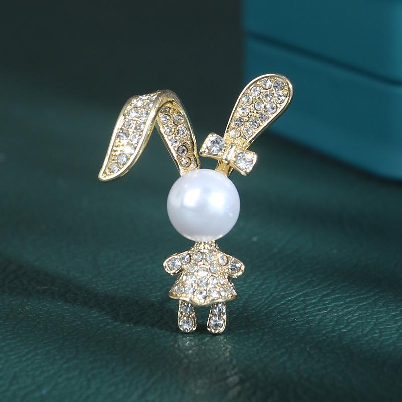 Chic Rabbit Brooch: Trendy Anti-Exposure Pin for Sweaters & Cardigans