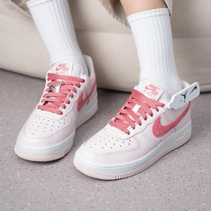 Nike Women s Force 1 Low-Top Sneakers W US 9