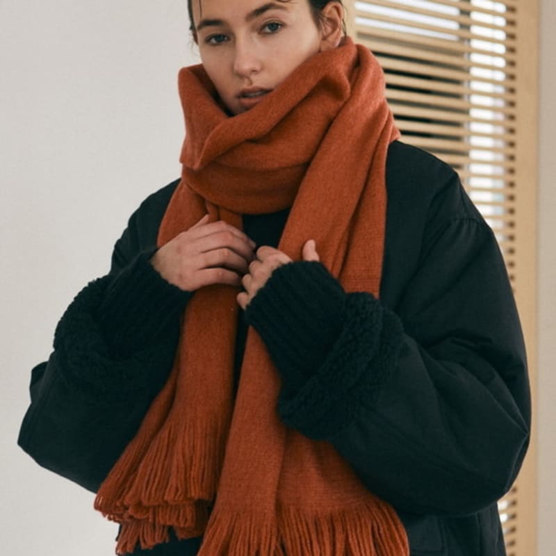 YAN13 ESSENTIAL TASSEL MUFFLER_RED ORANGE