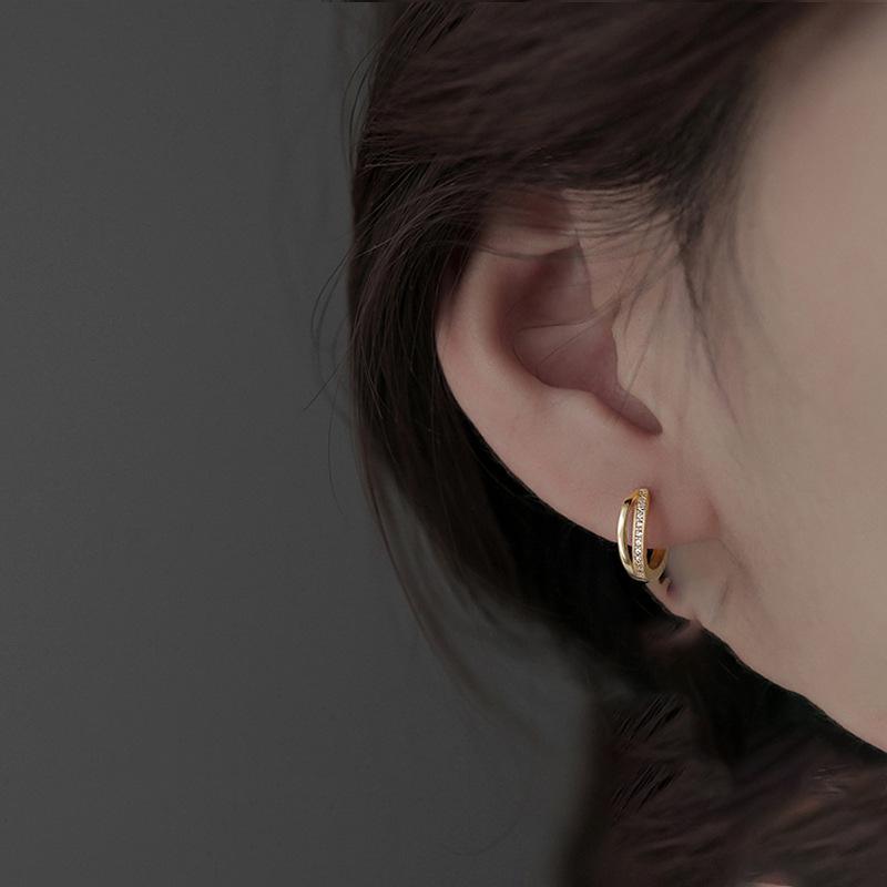 2024 Trend Women's Light Luxury Wave Ear Cuffs - High-End Fashion Hoops with Niche Design