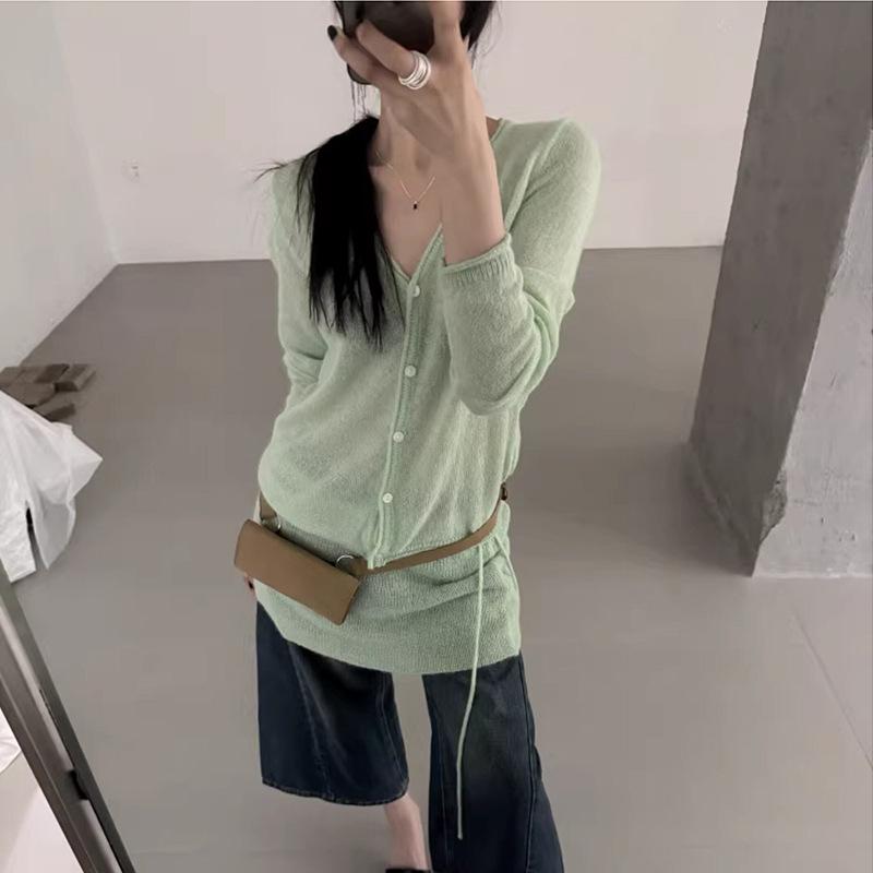 French elegant gentle wind age reduction small fresh short V-neck blouse stacked with thin strap blouse two-piece set