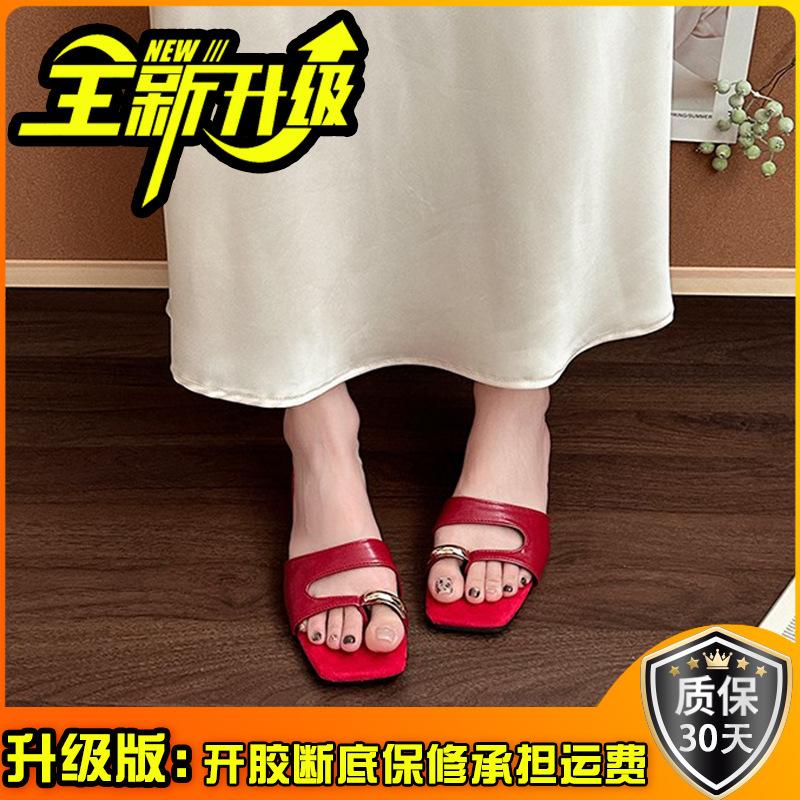 French retro versatile lightweight square head metal buckle high-end open-toed sandals women wear versatile flat-bottomed cool slippers