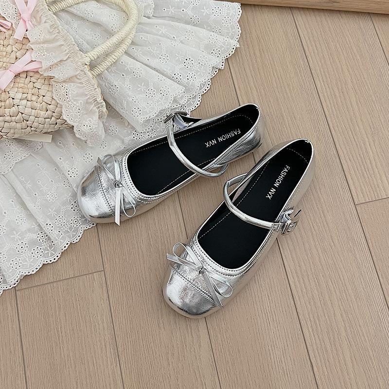

Серебристые балетки с плоской подошвой и светлым оттенком для женщин, новые летние туфли 2025 года, французские туфли Мэри Джейн с круглым носком 40 серебряный