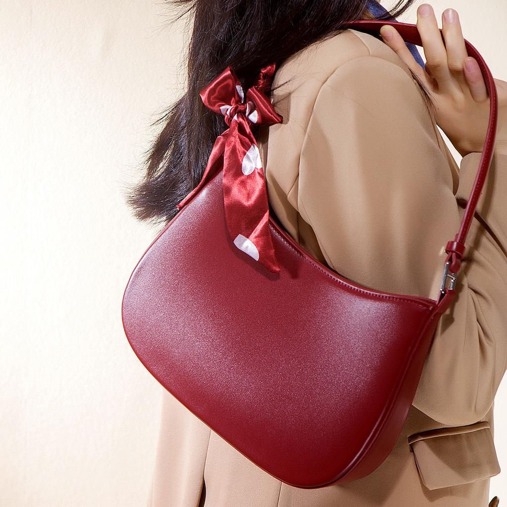 Elegant retro red commuter shoulder bag for women, 2024 new niche bridal bag, large-capacity underarm bag