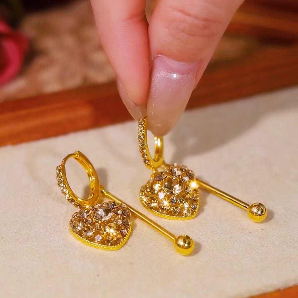 

Retro coffee color full diamond love fringed earrings female, simple temperament versatile super flash design ear buckle earrings