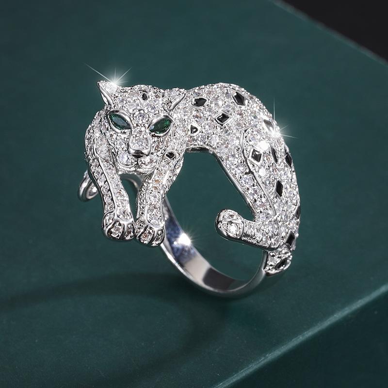 New European and American retro ring emerald gold leopard white gold leopard two-color ring fashionable women
